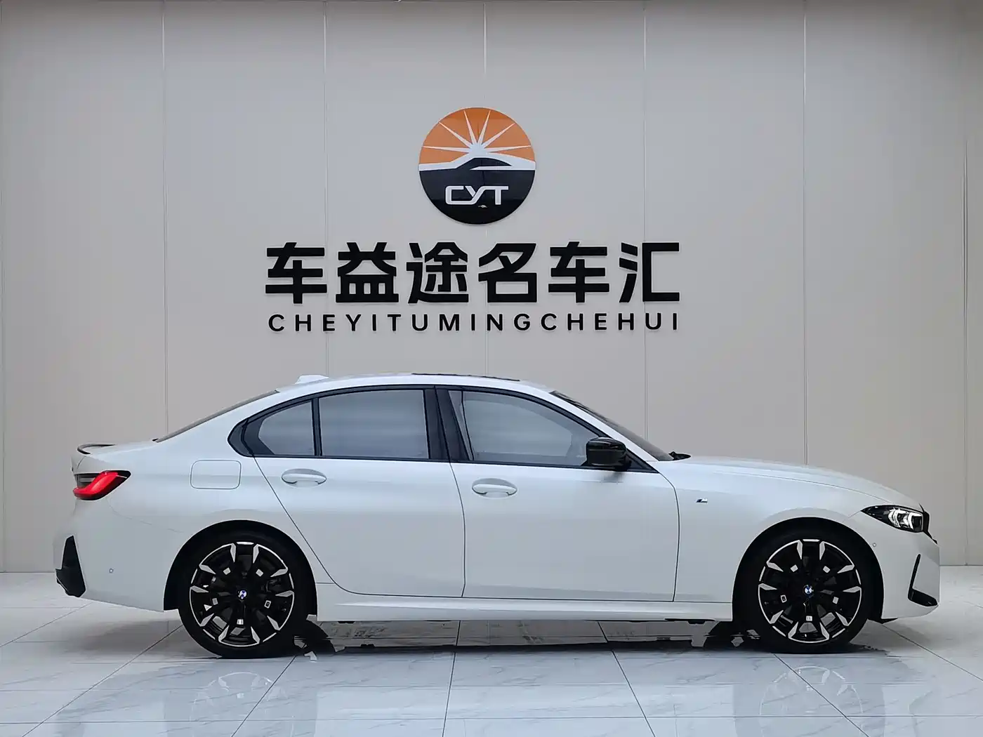 BMW 3 Series 2025 330i M Sport Night Edition фото 7