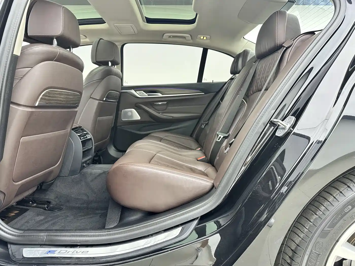 BMW 5 Series New Energy 2019 Facelift 530Le Pioneer Edition фото 8