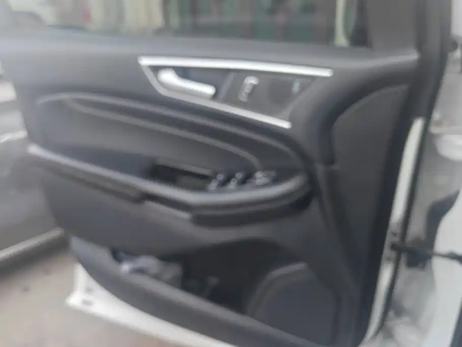 Фото 7 - Ford Edge