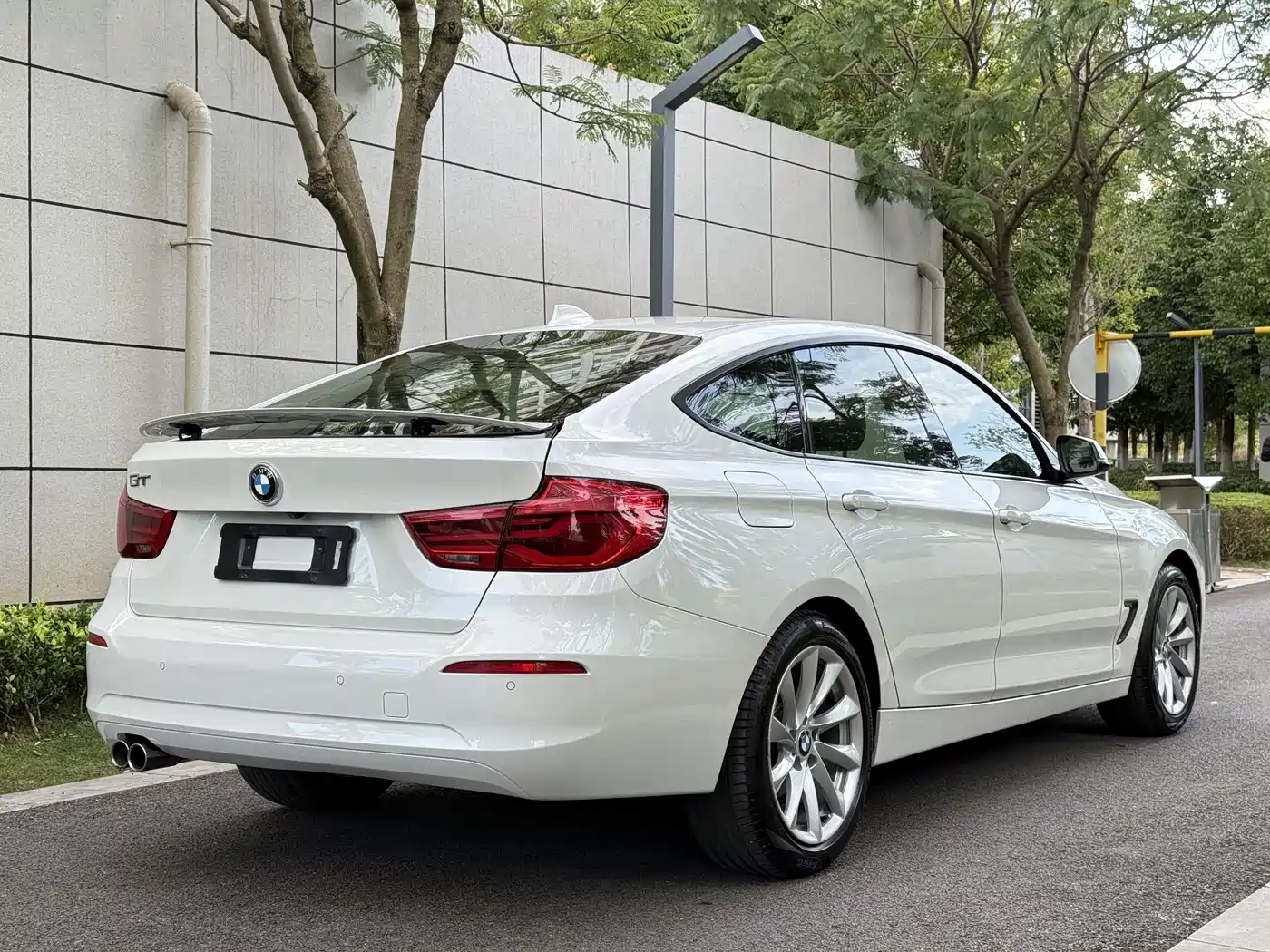 BMW 3 Series GT 2018 320i Fashion фото 4