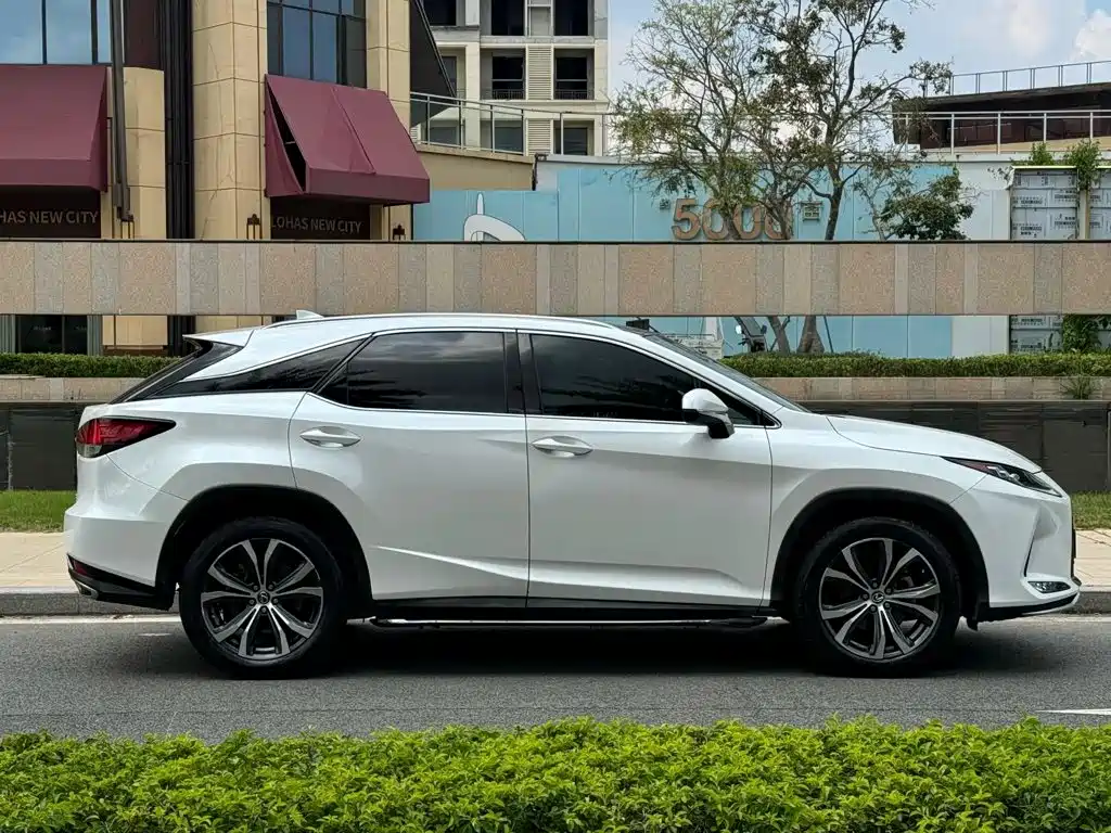 Фото 3 - Lexus RX