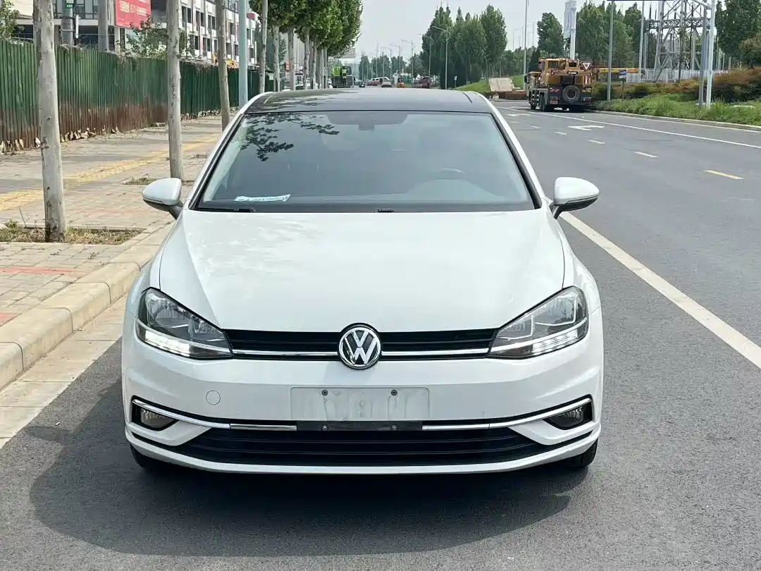 Volkswagen Golf 2018 230TSI Automatic Luxury фото 2