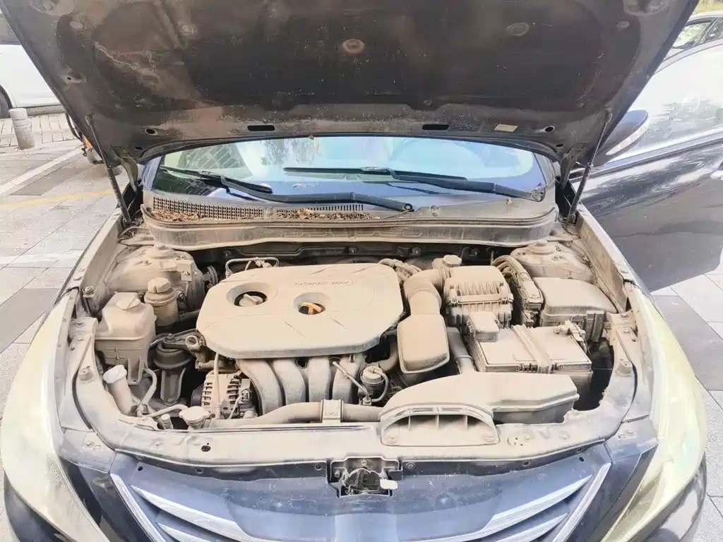 Photo 3 - Hyundai Sonata