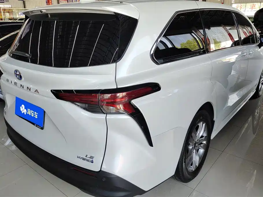 Toyota Sienna 2024 2.5L Hybrid Comfort Edition фото 3
