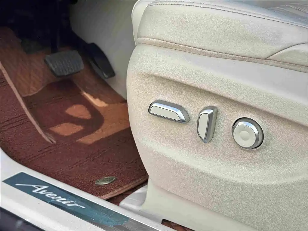 Photo 14 - Buick GL8