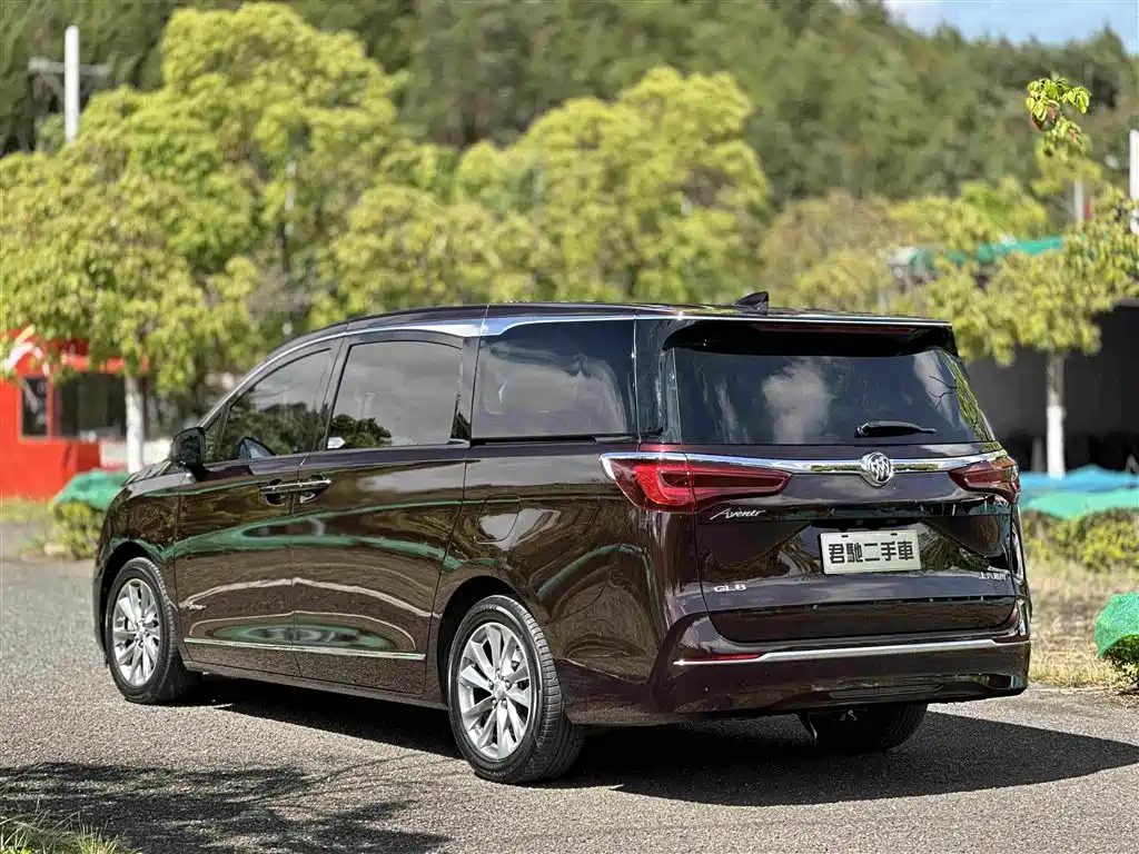 Photo 7 - Buick GL8