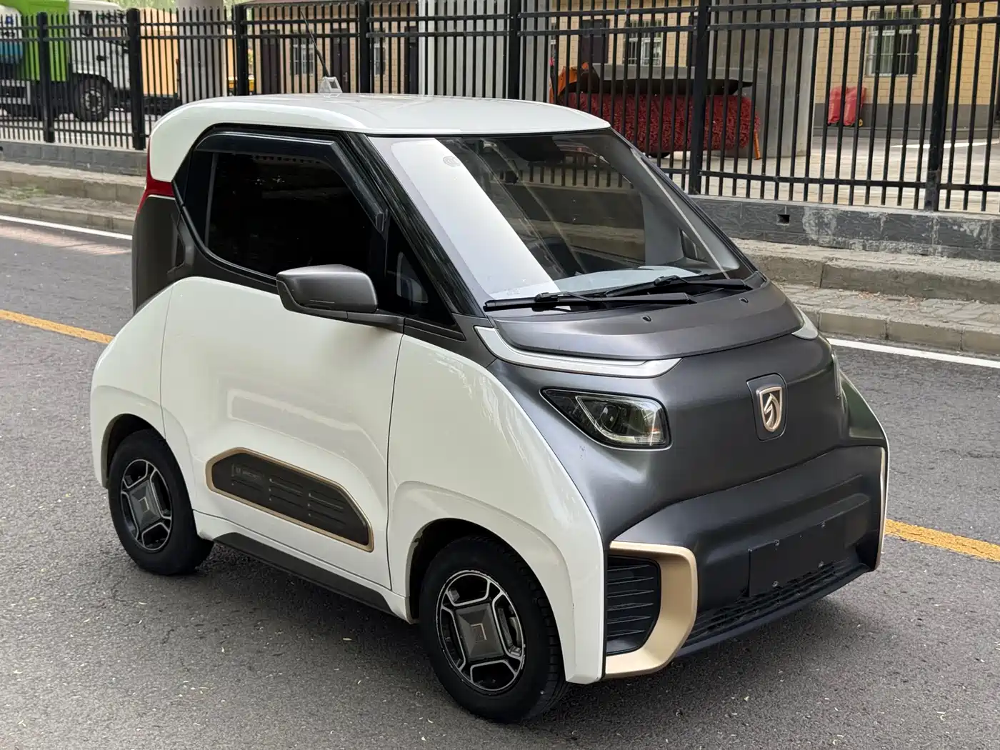 BAOJUN E200
