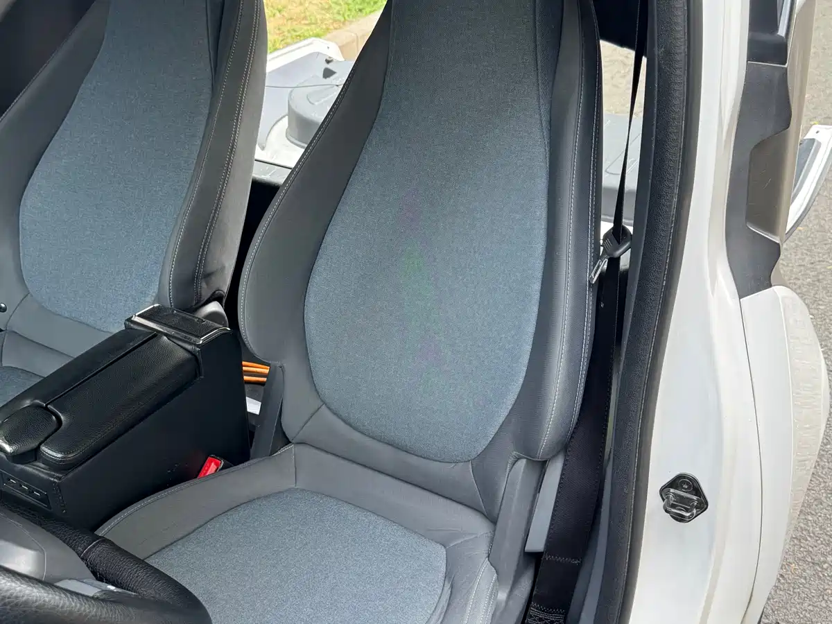 BAOJUN E200