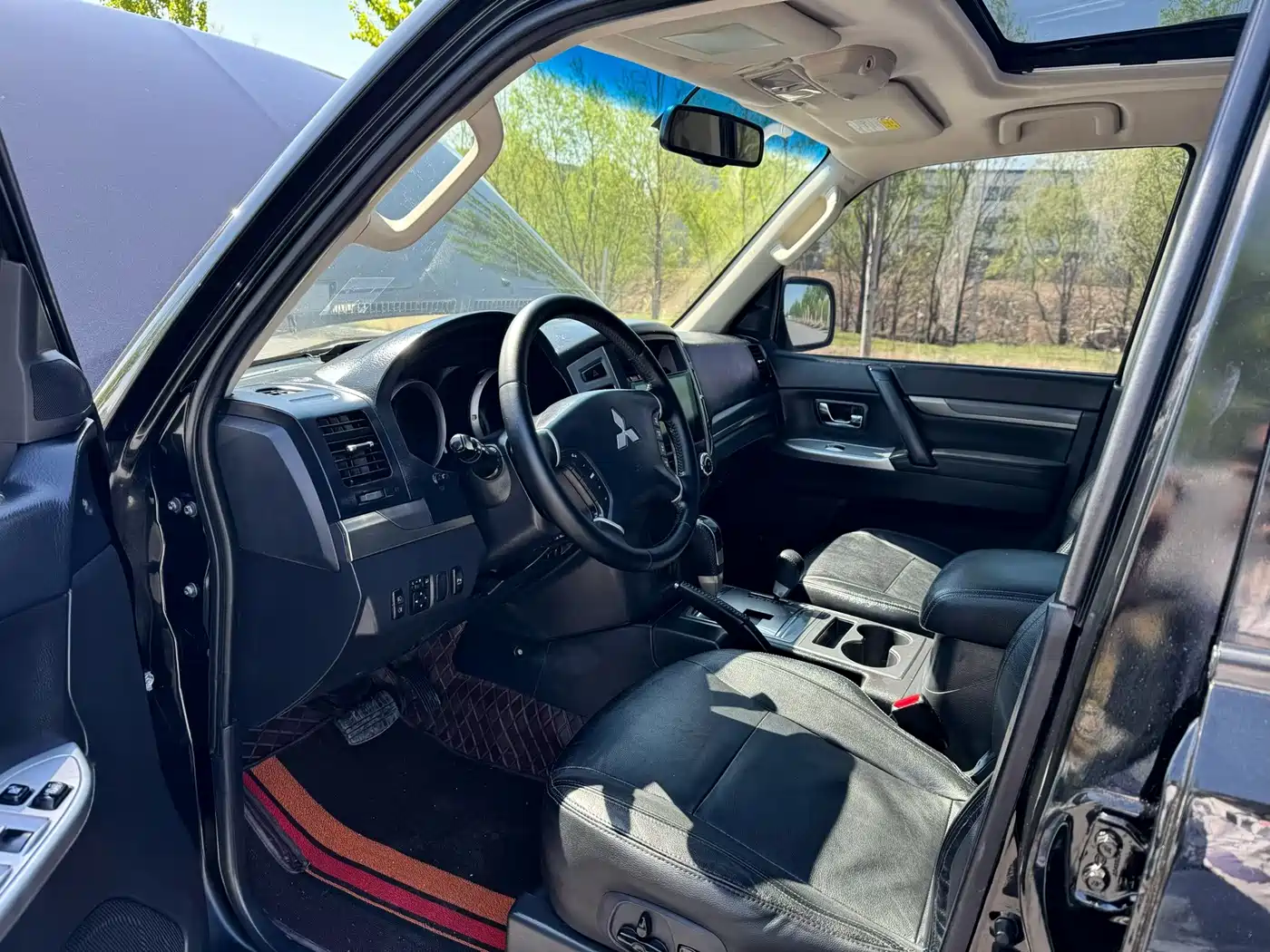 Mitsubishi Pajero (Import) 2016 3.0L Automatic Premium (China V) фото 4