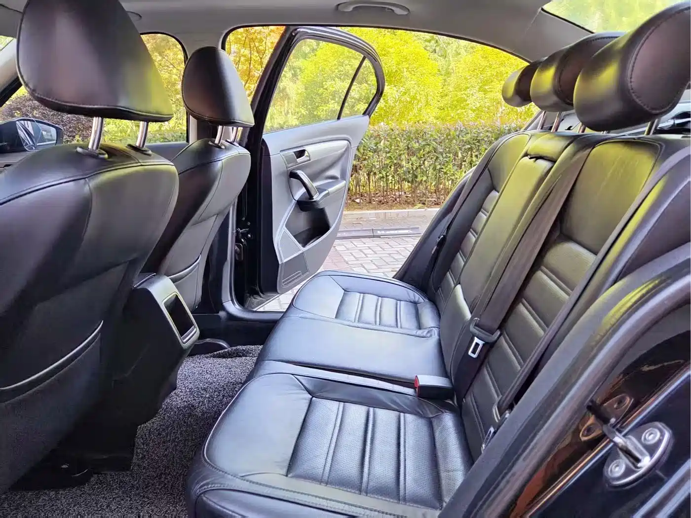 Volkswagen Lavida 2013 1.6L Automatic Luxury Edition фото 5