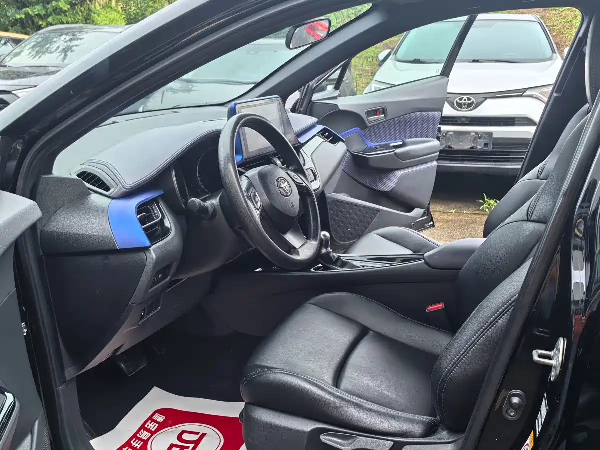 Toyota C-HR 2018 2.0L Leading Edition China V фото 6