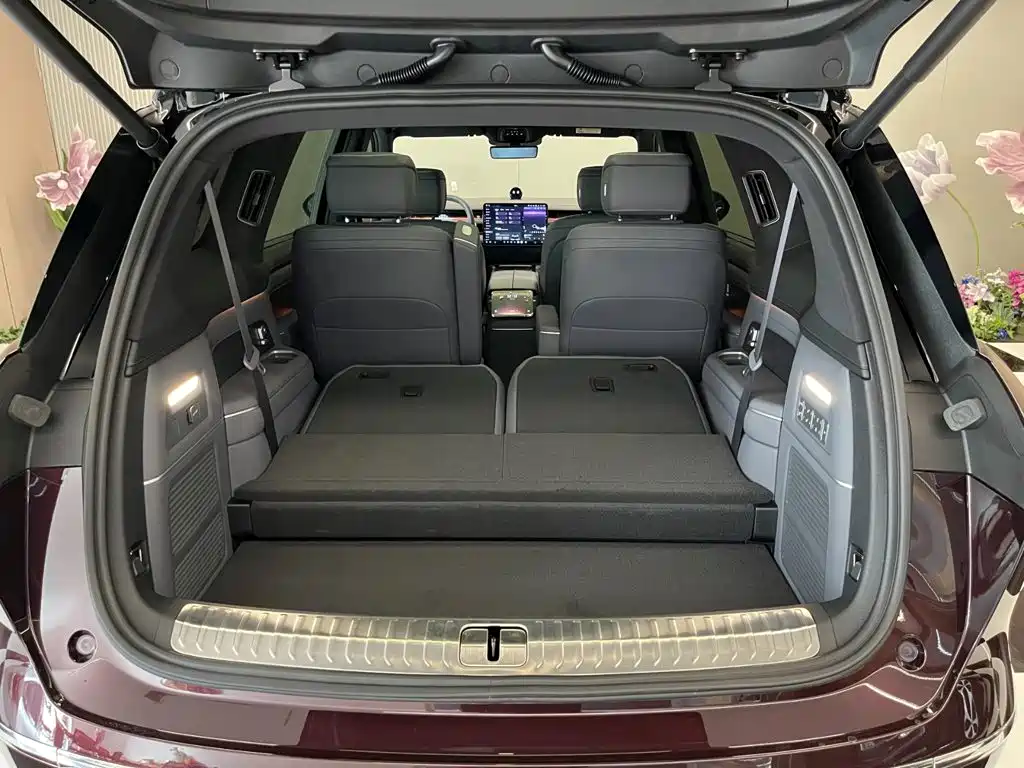 NIO ES8 2026 2025 Model 6-Seat Executive Luxury Edition