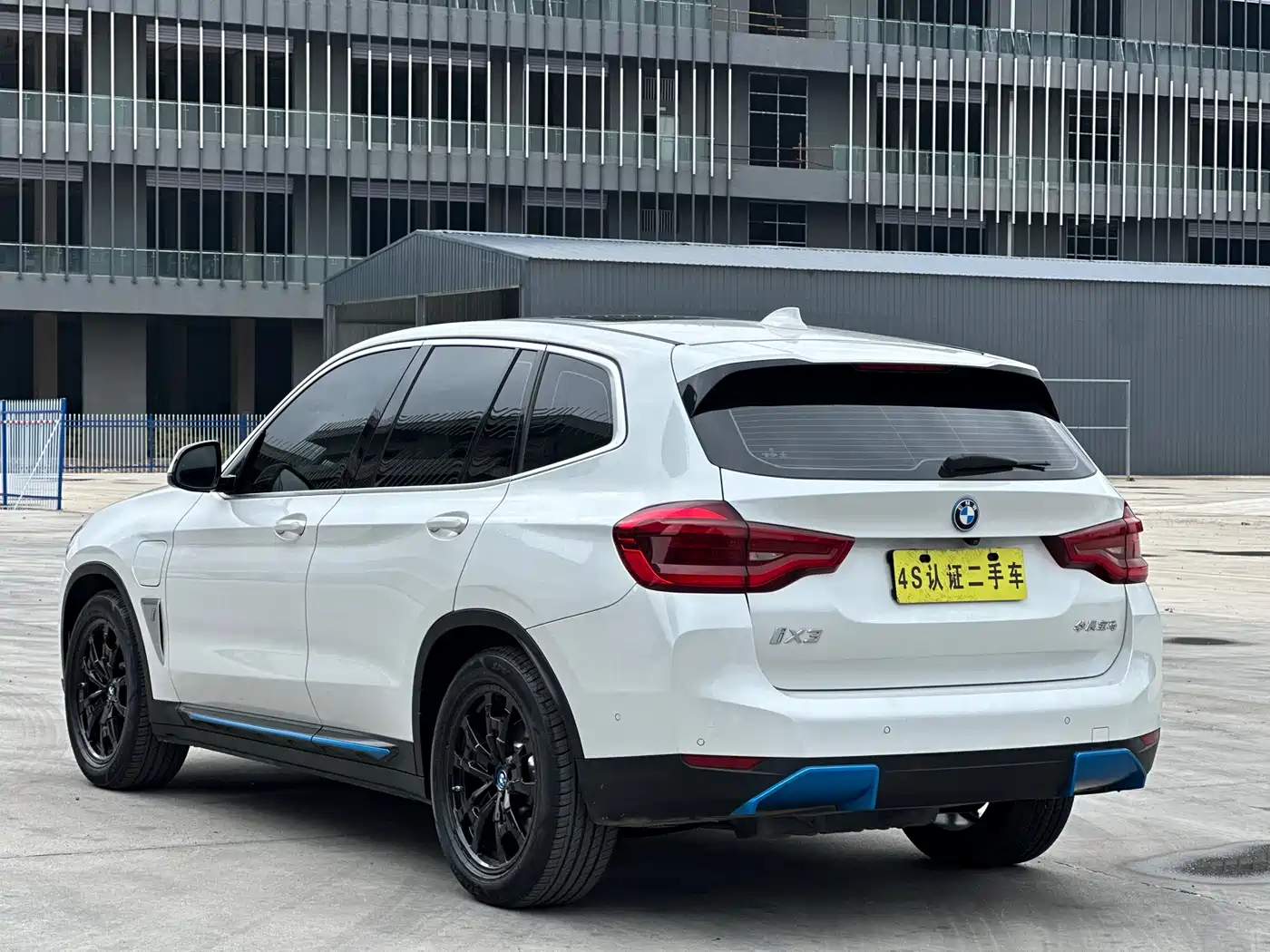 BMW iX3 2021 Leading фото 21
