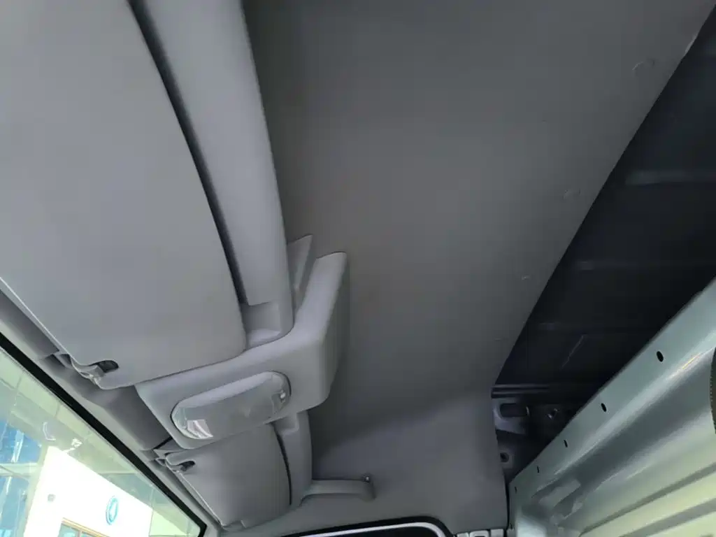 Dongfeng Yufeng Yufeng 2023 2023 V9+ 2.3T Manual FWD Van Short Wheelbase Medium Roof 3 Seater