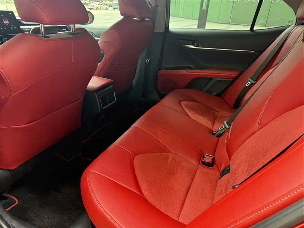 Toyota Camry 2021 Hybrid 2.5HS Fashion Edition фото 2