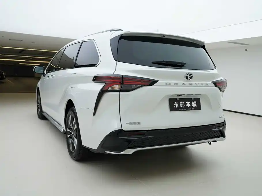 Toyota Granvia 2026 2026 Model 2.5L Hybrid Luxury Edition