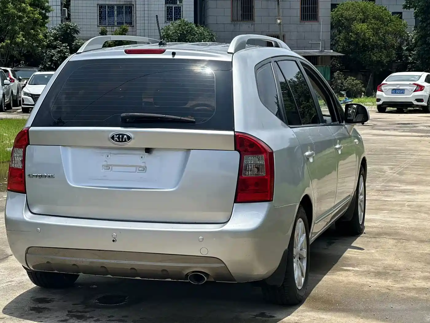 Kia Carens 2011 2011 2.0L 7-seat Automatic Comfort