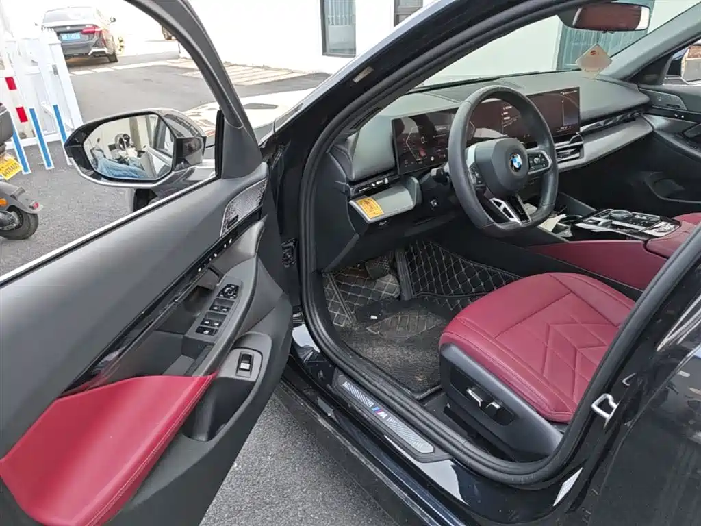 BMW 5 Series 2024 530Li Leading M Sport Package фото 23