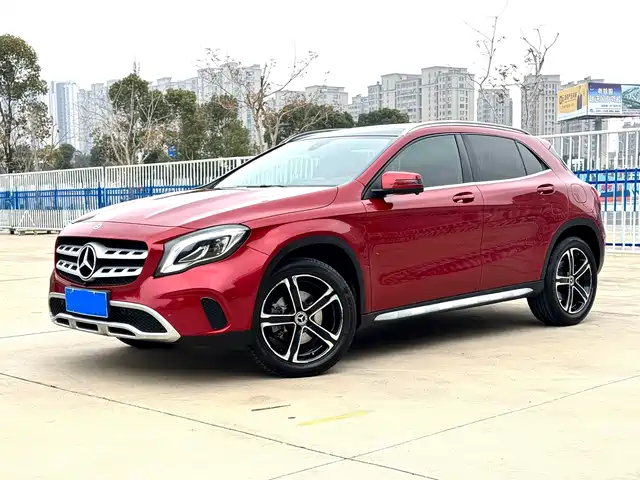 MERCEDES-BENZ GLA