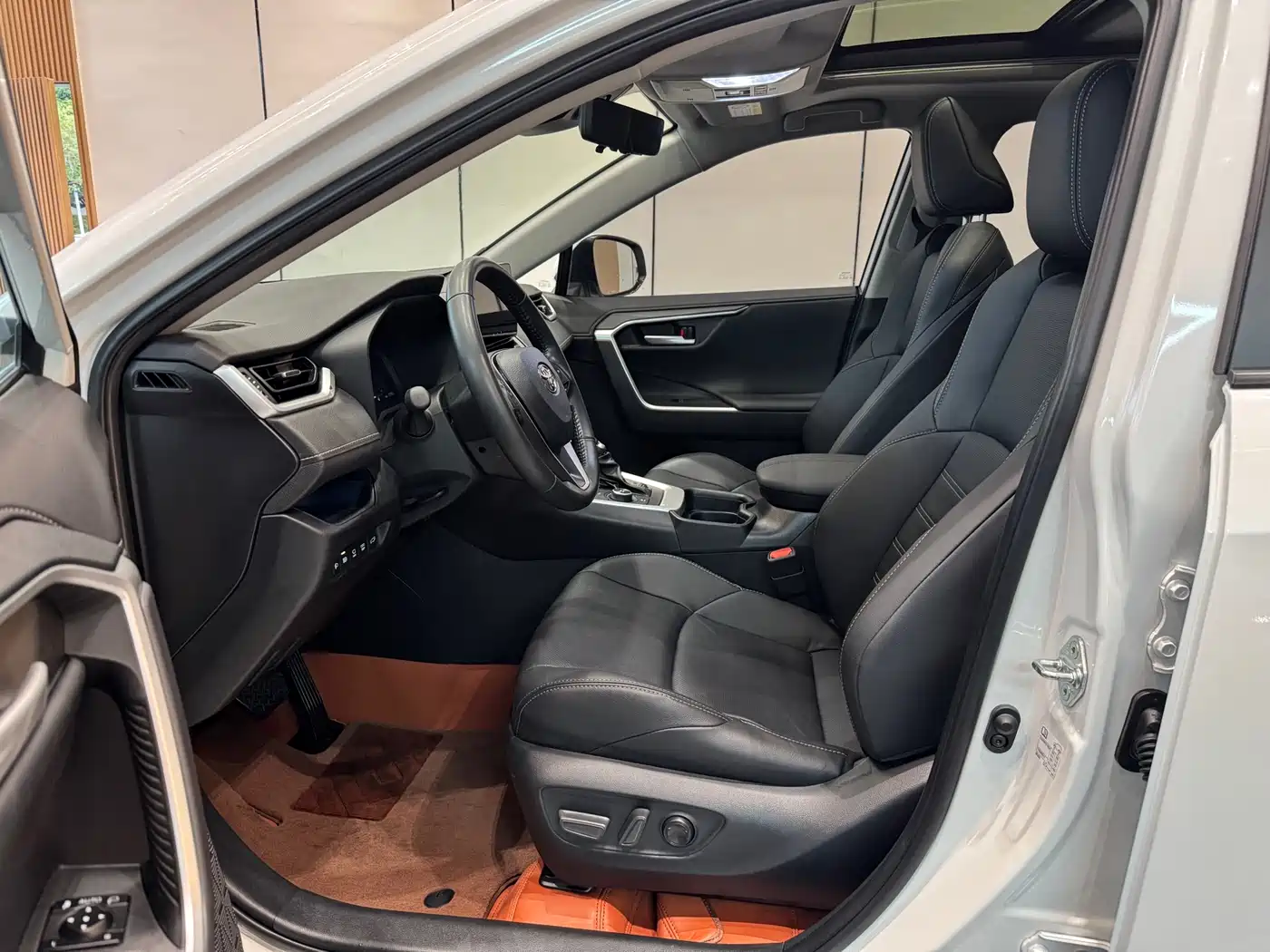 Toyota Wildlander 2023 Hybrid 2.5L E-CVT AWD Premium Edition фото 5