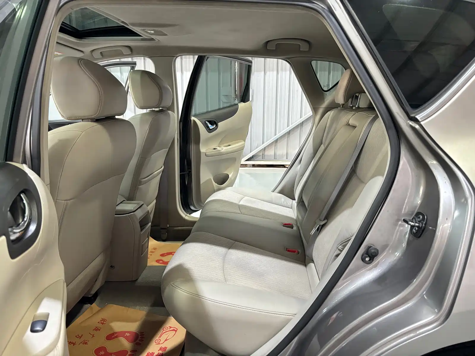 صورة 8 - Nissan Tiida