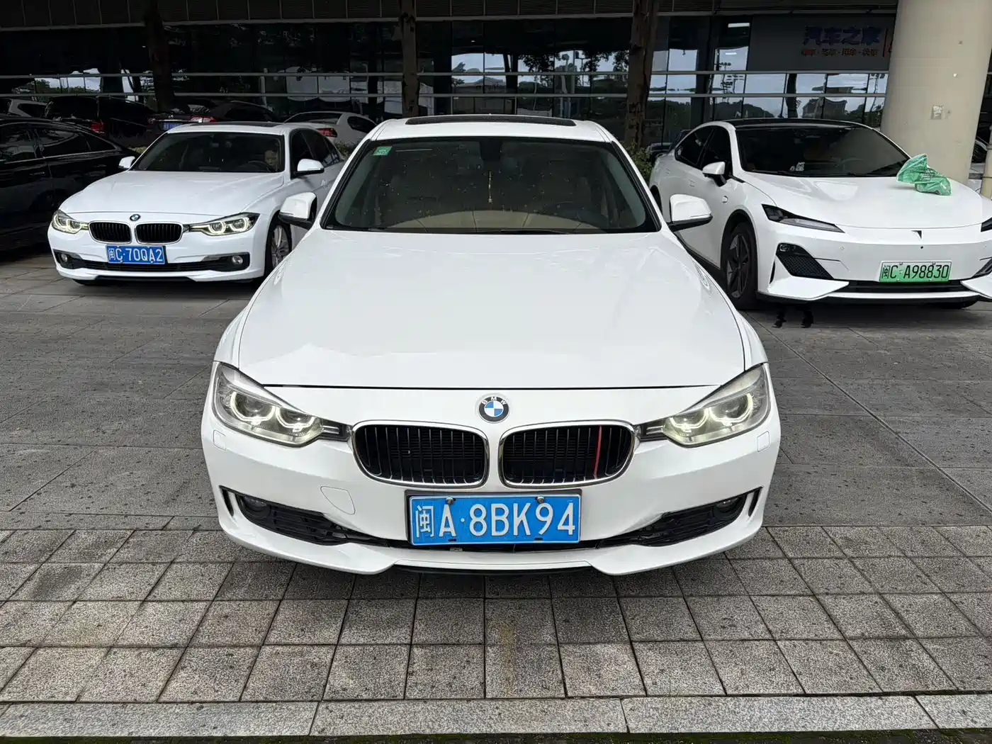 Photo 2 - BMW 3 Series