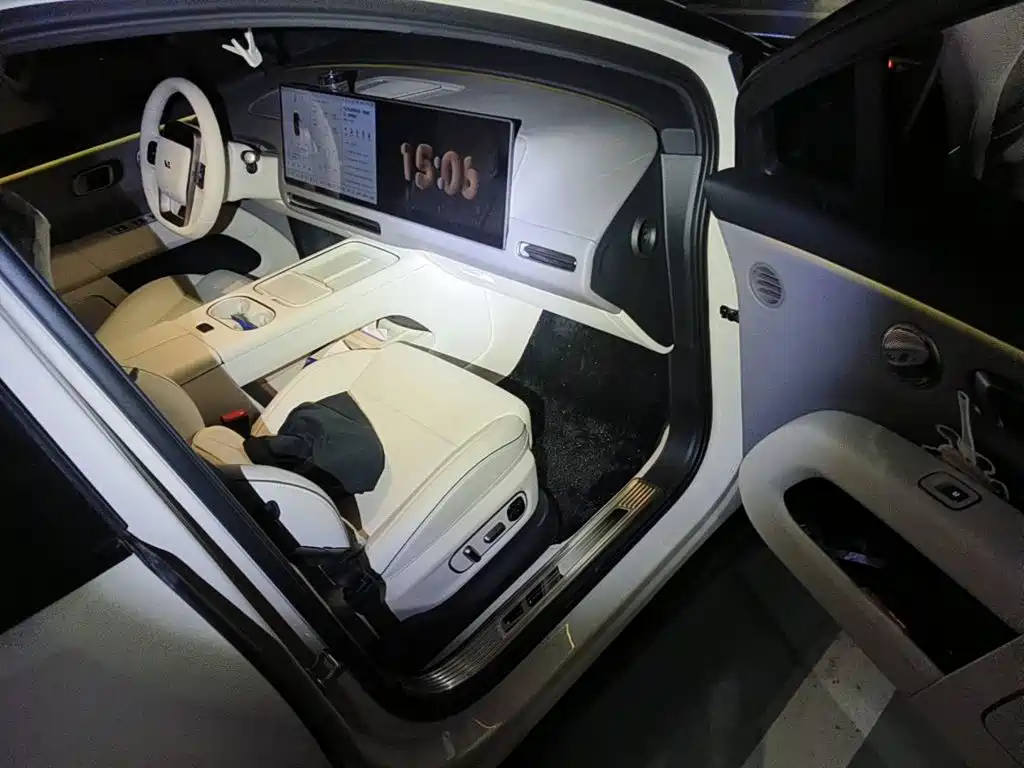 Li Auto i6 2025 2025 4WD Base Model