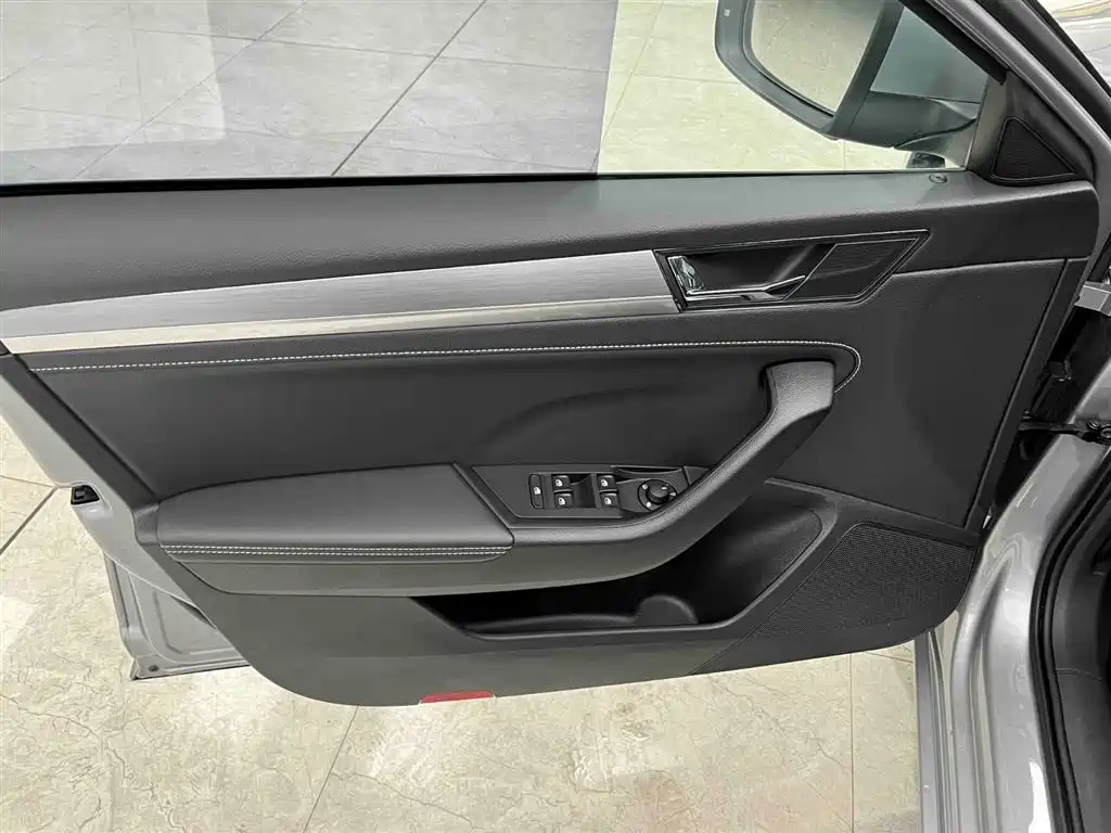 Škoda Superb 2023 Facelift TSI280 DSG Premium Edition фото 10