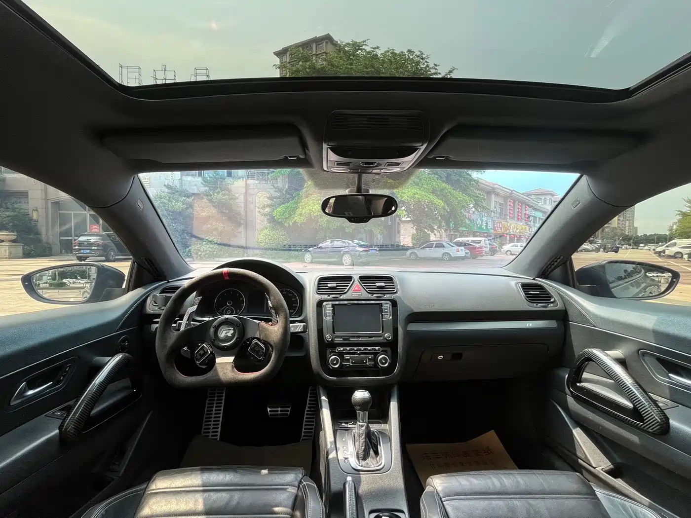 Volkswagen Scirocco 2011 Model R 2.0TSI фото 5