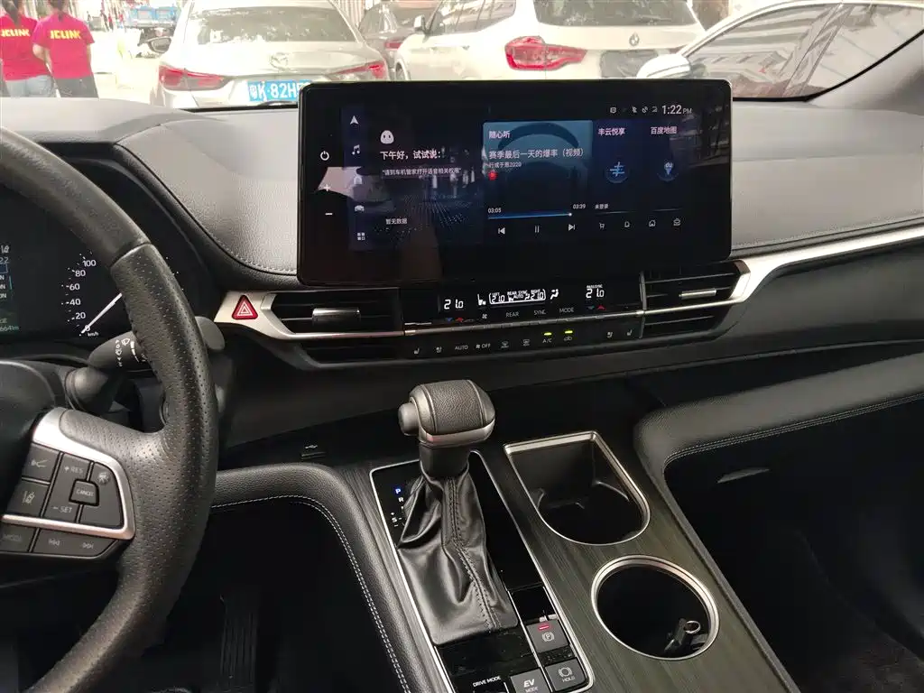 Toyota Sienna 2023 2.5L Hybrid Premium Edition фото 6