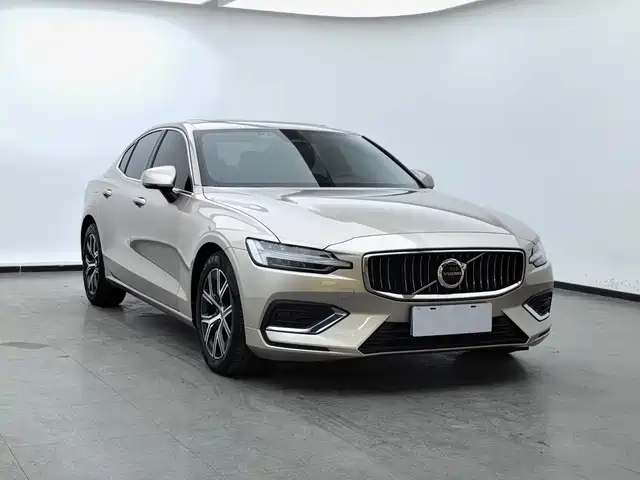 Volvo S60 2023 B4 Smart Comfort Luxury Edition — фото 3
