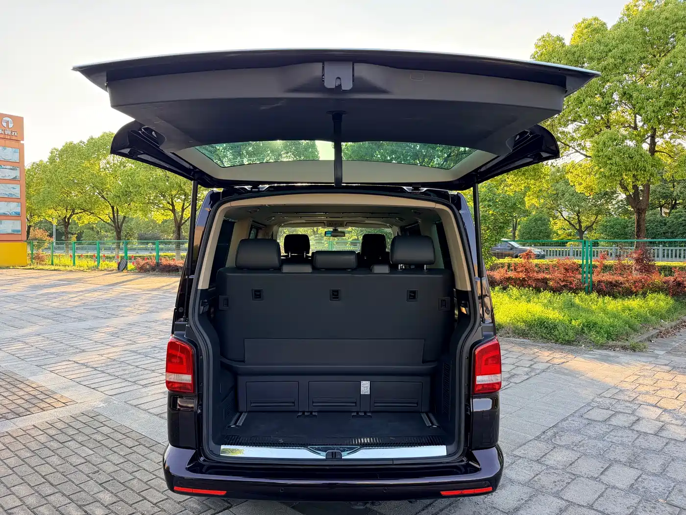Volkswagen Multivan 2012 2.0TSI 4WD Premium фото 18