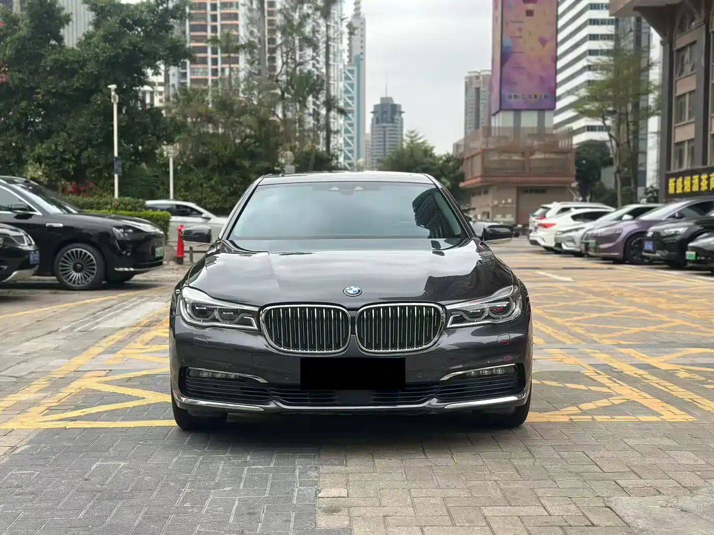 BMW 7 Series 2016 740Li Leading Edition фото 2