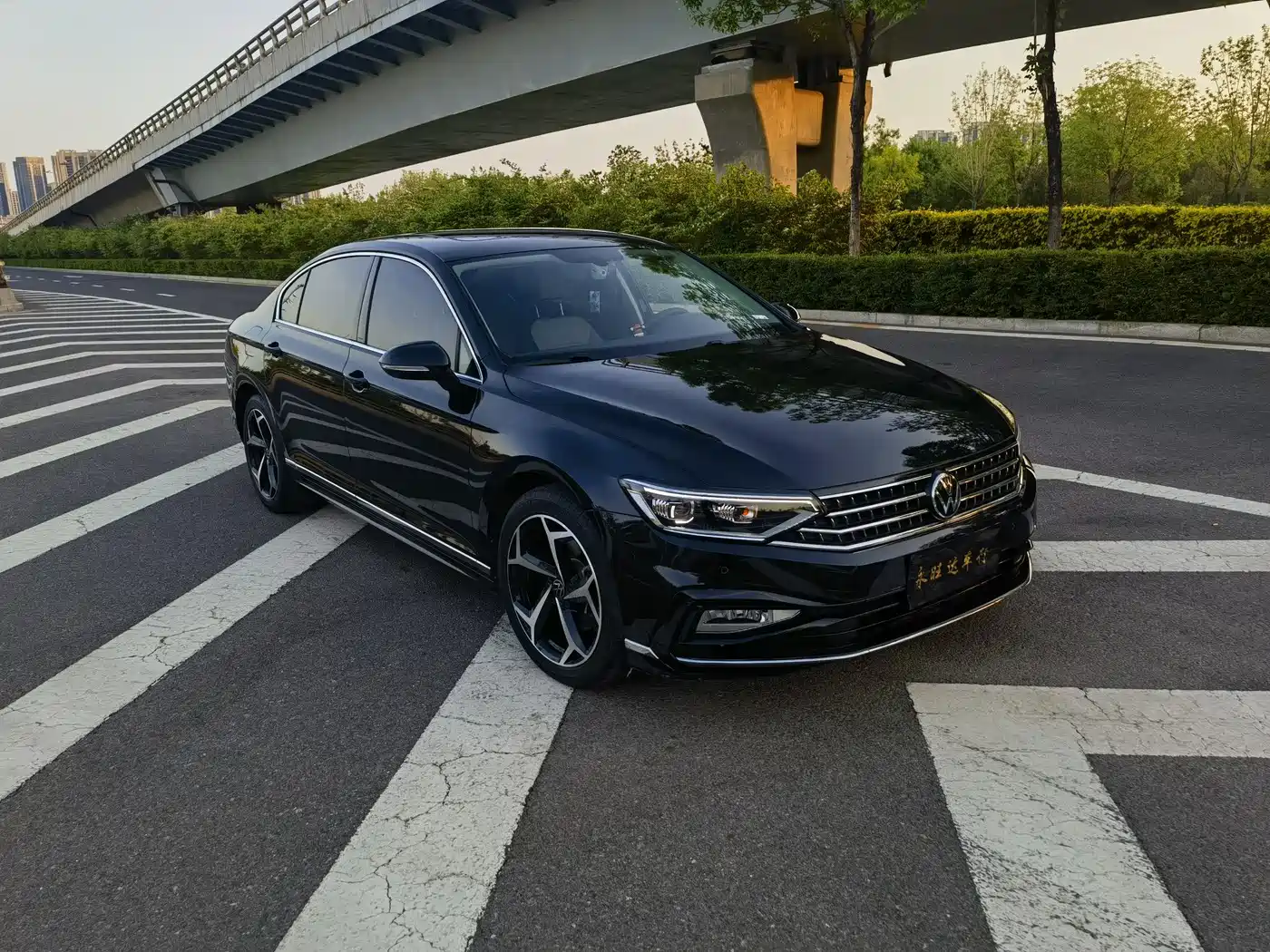 Volkswagen Magotan 2023 2 Million Units Anniversary Edition 330TSI DSG Leading Type фото 3