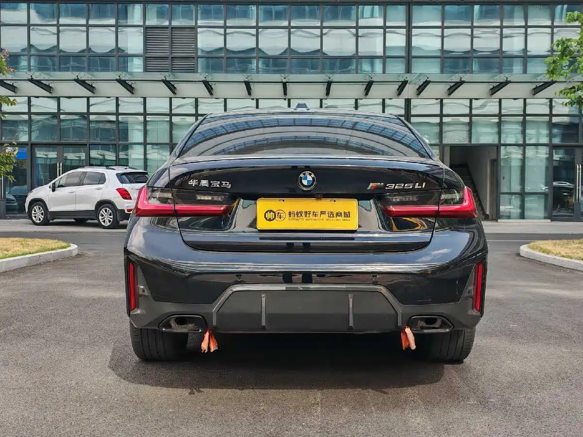 BMW 3 Series 2023 325Li M Sport Black Night Package фото 5