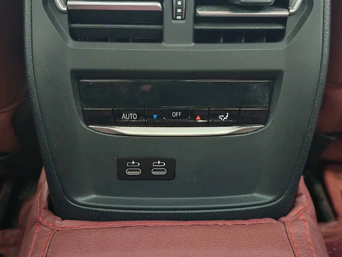 BMW 3 Series 2023 325Li M Sport Black Night Package фото 25