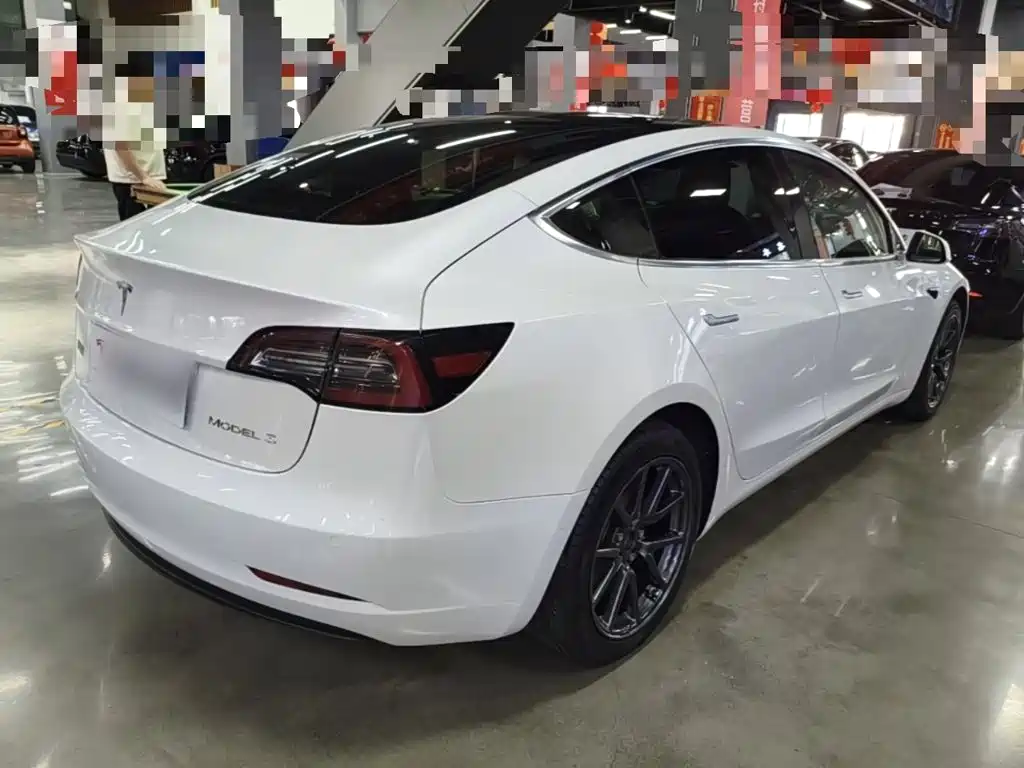 Фото 7 - Tesla Model 3