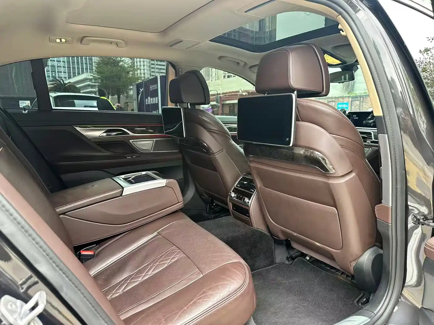 BMW 7 Series 2016 740Li Leading Edition фото 7