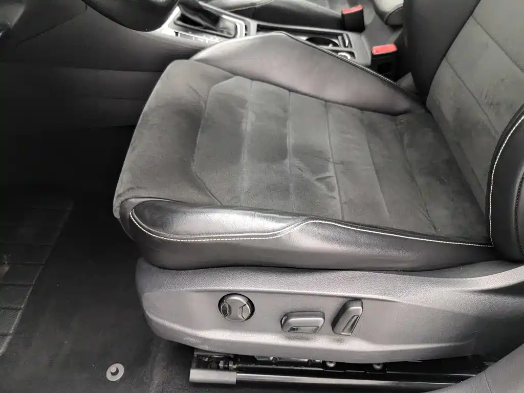 صورة 20 - Volkswagen Golf