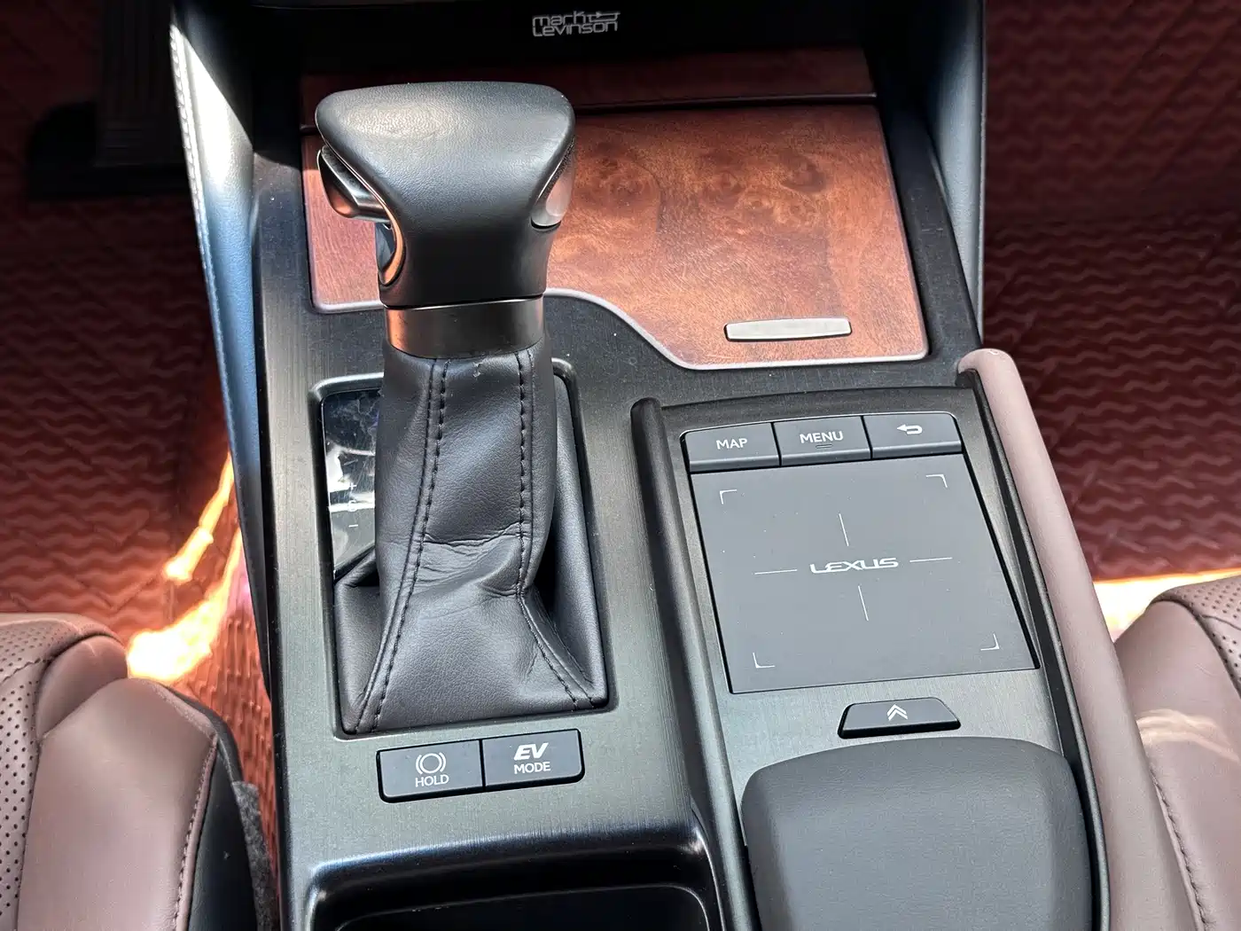Фото 17 - Lexus ES