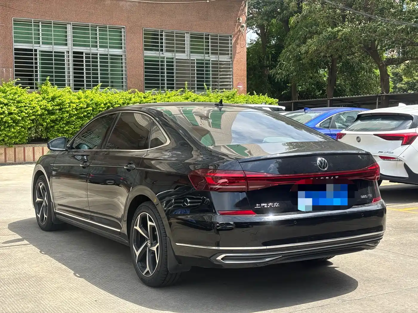 Volkswagen Passat 2024 380TSI Elite Edition фото 3