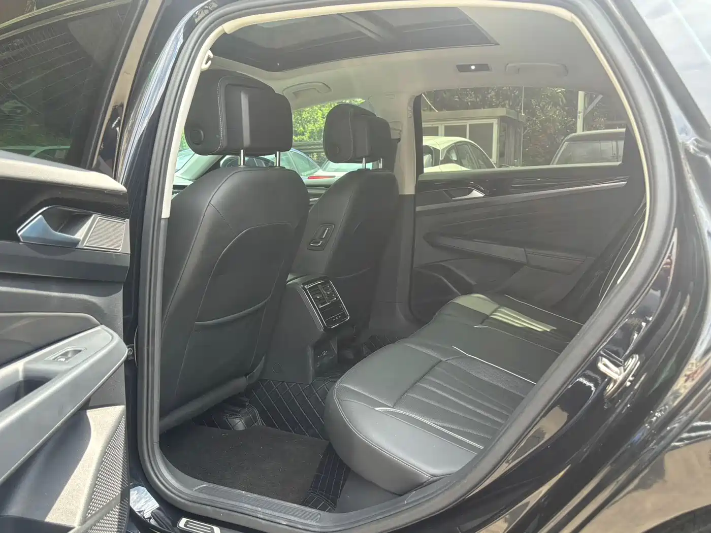Volkswagen Passat 2024 380TSI Elite Edition фото 9