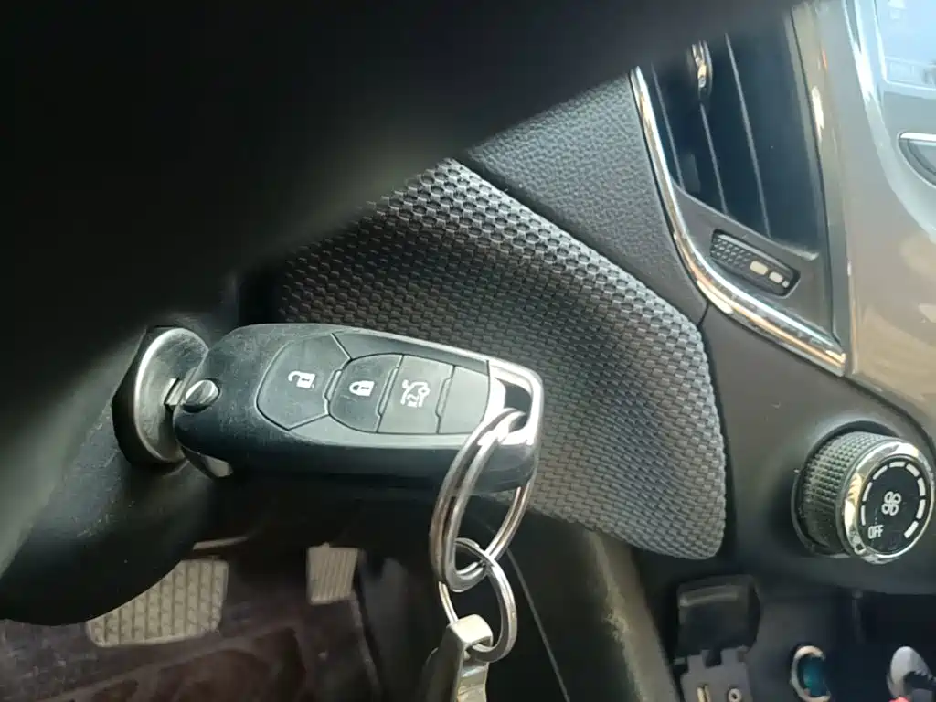 Chevrolet Cruze 2019 2018 320 Automatic Pioneer Sunroof Edition