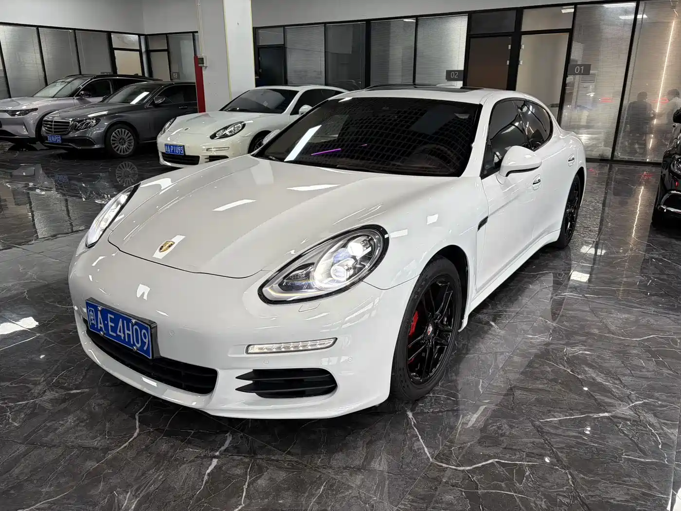 Фото 1 - Porsche Panamera