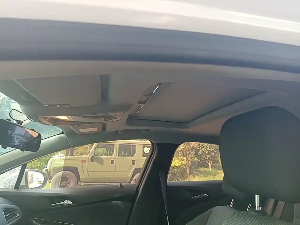 Chevrolet Cruze 2019 2018 320 Automatic Pioneer Sunroof Edition