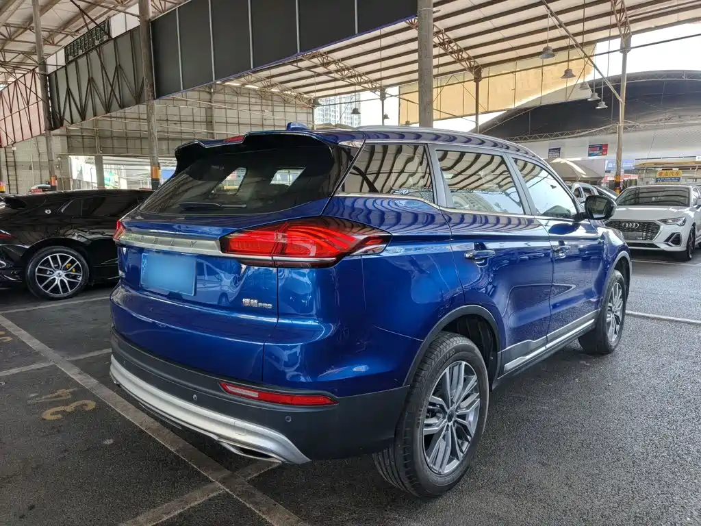 Фото 7 - Geely Atlas