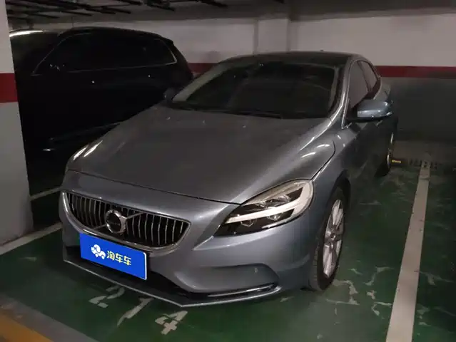 volvo v40