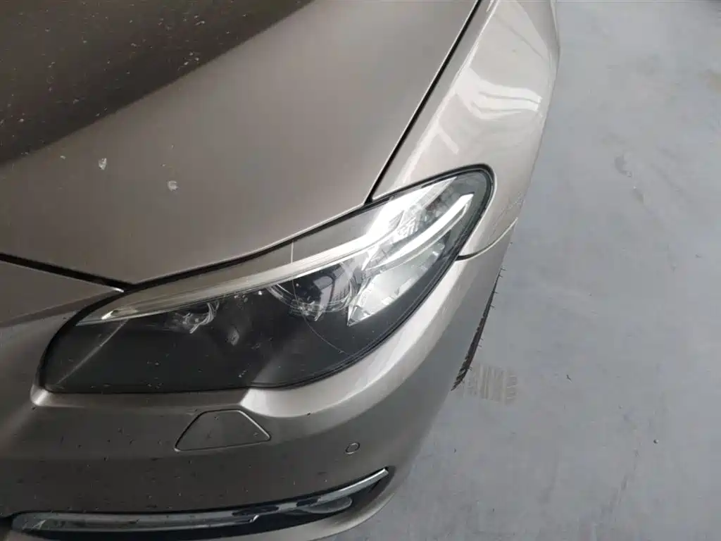 Photo 3 - BMW 5 Series