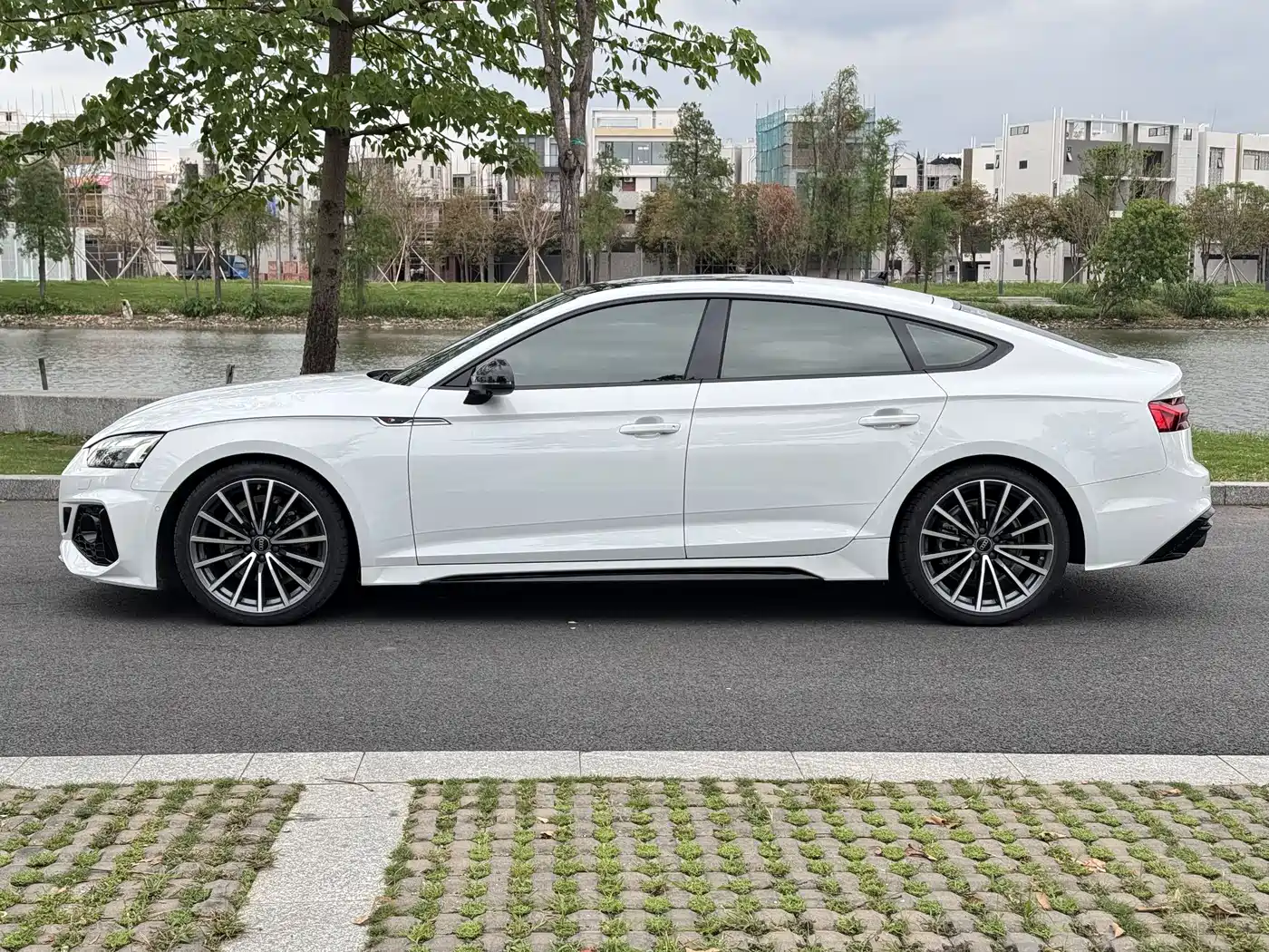 Audi A5 (Import) 2024 Sportback 40 TFSI quattro Luxury Dynamic фото 4