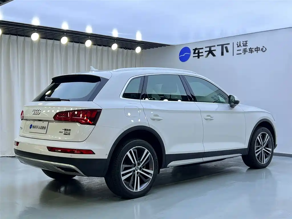 Audi Q5L 2020 45 TFSI Premium Elegance фото 3